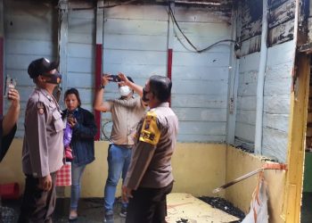 Pegawai BI Saksikan Rumah Almarhum Samsiar Tarihoran Terbakar