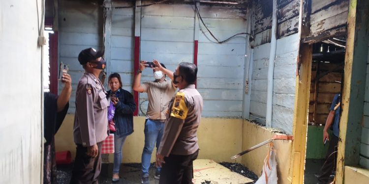 Pegawai BI Saksikan Rumah Almarhum Samsiar Tarihoran Terbakar