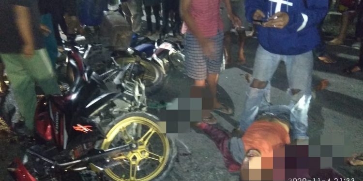 Yamaha Vixion Terjatuh, Tabrakan dengan 2 Sepedamotor Lainnya, Roy Situmorang dan Togar Gultom Terkapar
