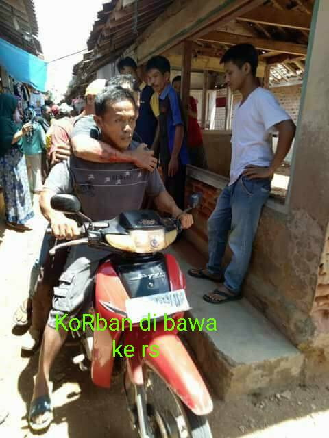 Perampokan Sadis di Toko Emas, Empat Pelaku Bersenjata Lukai Korbannya... Perampokan Sadis di Toko Emas, Empat Pelaku Bersenjata Lukai Korbannya...