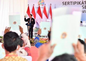 Presiden Jokowi Serahkan 22.007 Sertifikat Hak Atas Tanah di Humbang Hasundutan