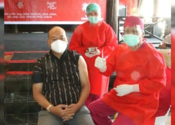 Bupati Nikson Nababan Penerima Suntikan Perdana Vaksin Covid-19 di Taput