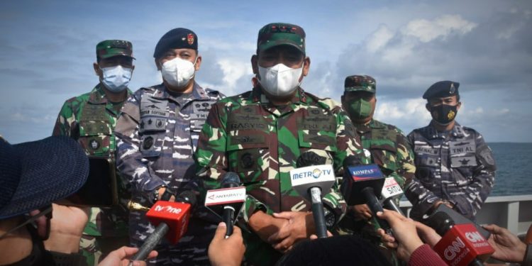 Pimpin Langsung SAR Pesawat Sriwijaya SJ 182, Pangkoarmada I : Kita Fokus Menemukan Korban