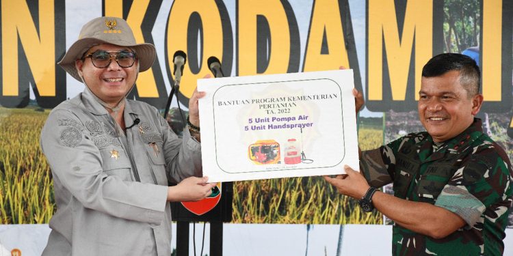 Pangdam Bersama Wamentan RI Canangkan Demplot Ketahanan Pangan Kodam I/BB Seluas 113,59 H Pangdam Bersama Wamentan RI Canangkan Demplot Ketahanan Pangan Kodam I/BB Seluas 113,59 H