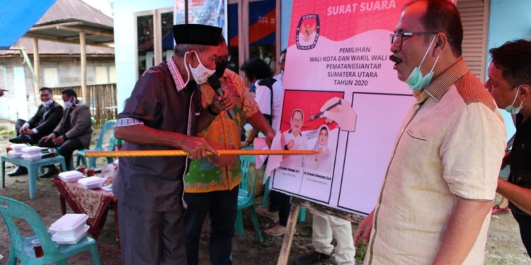 Asner Gelar Simulasi Ajari Warga Simulasi Mencoblos Paslon Asner-Susanti Asner Gelar Simulasi Ajari Warga Simulasi Mencoblos Paslon Asner-Susanti