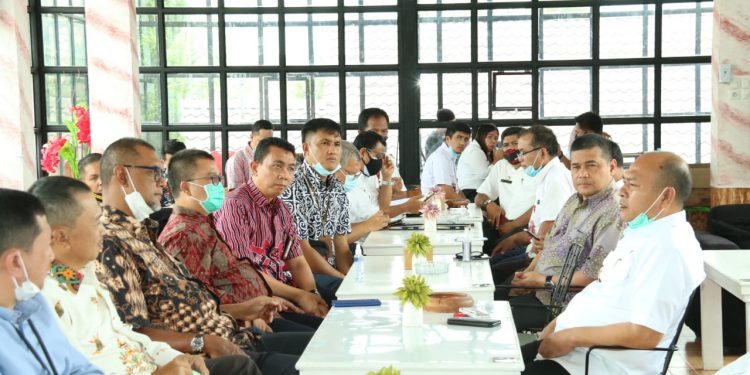 Bupati Taput Diskusi Percepatan Pembangunan Kabupaten Taput dengan Dirut Bank Sumut Bupati Taput Diskusi Percepatan Pembangunan Kabupaten Taput dengan Dirut Bank Sumut