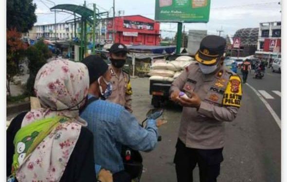Polres Bogor Gencarkan Operasi Yustisi di Masa Pemberlakuan Pembatasan Kegiatan Masyarakat Polres Bogor Gencarkan Operasi Yustisi di Masa Pemberlakuan Pembatasan Kegiatan Masyarakat