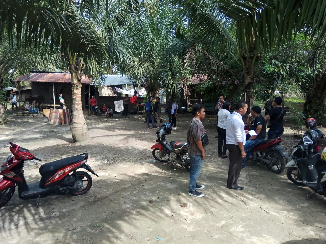 Meteran Listrik Dicabut, Pria ini Bacoki Dua dari Belasan Pria yang Datang ke Rumahnya... Meteran Listrik Dicabut, Pria ini Bacoki Dua dari Belasan Pria yang Datang ke Rumahnya...