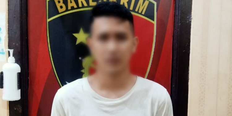 Ditolak Wikwik, Pria ini Sebar Foto Vulgar Mantan di Instagram