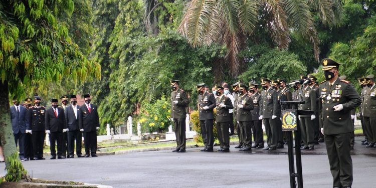 Sambut HUT ke-75 TNI, Wakil Walikota Siantar Turut Ziarah dan Tabur Bunga di TMP Nagur Sambut HUT ke-75 TNI, Wakil Walikota Siantar Turut Ziarah dan Tabur Bunga di TMP Nagur