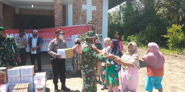 Polres Simalungun dan Yonif 122 Tombak Sakti Baksos Bersama Jelang HUT TNI Polres Simalungun dan Yonif 122 Tombak Sakti Baksos Bersama Jelang HUT TNI