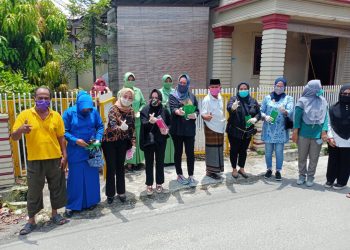 Gebrak Masker, Personil Jajaran Kodim 0208/Asahan Bersama Persit KCK Cab.xxxv Dim 0208 Dampingi Pembagian Kepada Warga