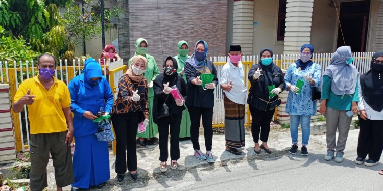 Gebrak Masker, Personil Jajaran Kodim 0208/Asahan Bersama Persit KCK Cab.xxxv Dim 0208 Dampingi Pembagian Kepada Warga