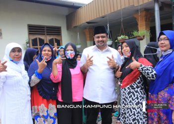 Bang Hasim dan Ibu-ibu Bernyanyi Bersama: Cuma Kamu Sayangku di Dunia ini