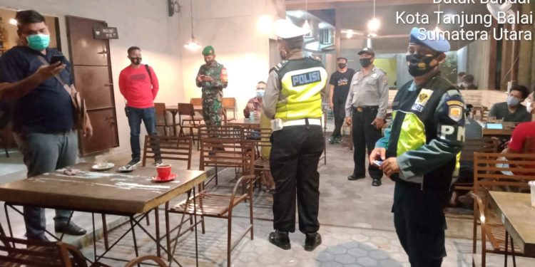 Gelar Patroli Gabungan Cegah Covid-19, Bersama Personel Jajaran Kodim 0208/Asahan Gelar Patroli Gabungan Cegah Covid-19, Bersama Personel Jajaran Kodim 0208/Asahan