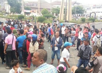 Massa Aksi Balimpel Datangi Polres Siantar, Minta Rekannya Dibebaskan