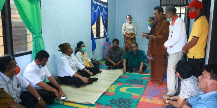 RHS Calon Bupati Nomor 1 Kunjungi Kampung Sinaga di Girsang RHS Calon Bupati Nomor 1 Kunjungi Kampung Sinaga di Girsang