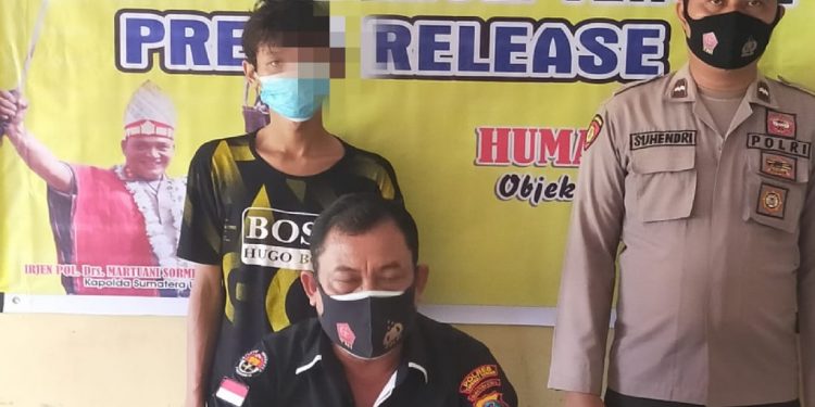 Sepedamotor Bu Guru Raib saat Ditinggal Mandi di Sungai Lubuk Nabolon Sepedamotor Bu Guru Raib saat Ditinggal Mandi di Sungai Lubuk Nabolon