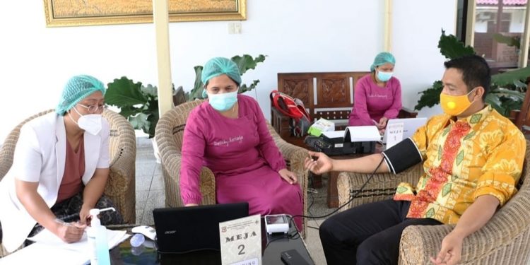 Presiden, Gubsu dan Walikota Pematangsiantar Telah Divaksin Covid-19 Presiden, Gubsu dan Walikota Pematangsiantar Telah Divaksin Covid-19