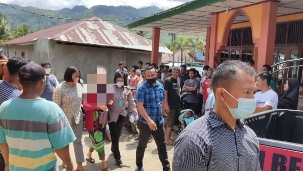 Pulang Melaut, Suami Dapat Kabar Istri Digrebek Warga. Ternyata Sudah Sering Wikwik Pulang Melaut, Suami Dapat Kabar Istri Digrebek Warga. Ternyata Sudah Sering Wikwik