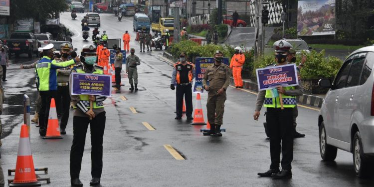 300 Lebih Kendaraan Menuju Puncak Dipaksa Putar Balik 300 Lebih Kendaraan Menuju Puncak Dipaksa Putar Balik