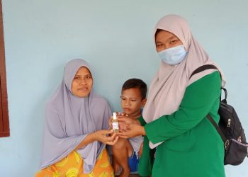 KKN 407 Unimal Buat dan Bagikan Hand Sanitizer untuk Penanganan Pengebaran Covid-19