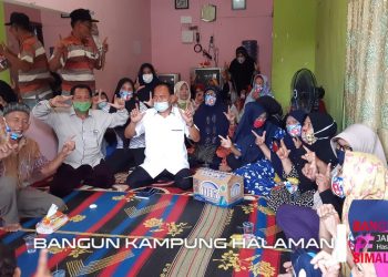 TPS Beri Semangat Ibu-ibu Latihan Senam: Mantap, Biar Sehat Kita Semua…