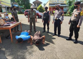 Polres Tanggamus, TNI dan Satgas Covid-19 Razia Prokes di Simpang Pemkab