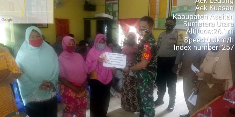 Dalam Rangka Bantuan Dari Pemerintah, Personel Jajaran Kodim 0208/Asahan Monitor Pembagian BLT- DD di Desa Aek Korsik