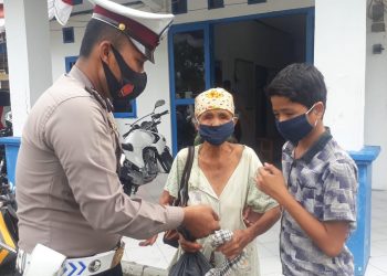 Peringati HUT Lantas, Satlantas Polres Nisel Bagi-bagi Sembako dan Masker