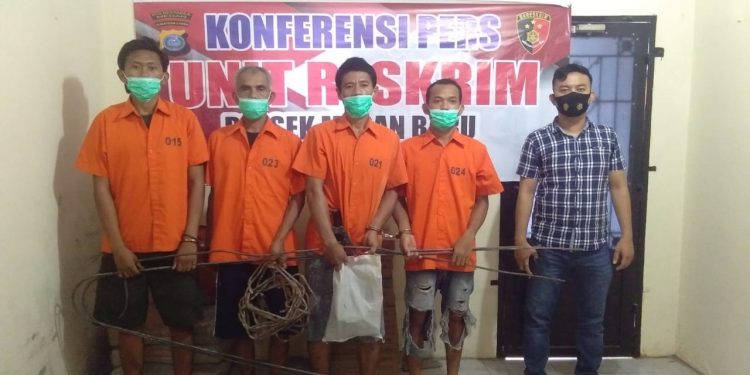 Empat Pelaku Pencurian Tower Disikat dan Digiring ke Polsek Medan Baru