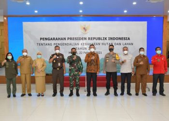 Pangdam I/BB Bersama FKPD Sumut Terima Pengarahan Pencegahan Karhutla dari Presiden Jokowi