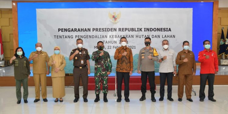 Pangdam I/BB Bersama FKPD Sumut Terima Pengarahan Pencegahan Karhutla dari Presiden Jokowi Pangdam I/BB Bersama FKPD Sumut Terima Pengarahan Pencegahan Karhutla dari Presiden Jokowi