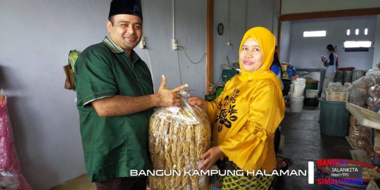 Dikunjungi Bang Hasim, Pelaku UMKM Makanan Ringan di Rambung Merah Keluhkan Kendala Modal dan Pemasaran Dikunjungi Bang Hasim, Pelaku UMKM Makanan Ringan di Rambung Merah Keluhkan Kendala Modal dan Pemasaran