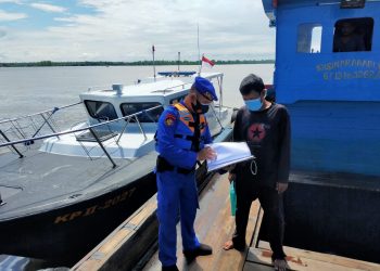 Sat Polair Polres Tanjung Balai Gelar Patroli dan Imbau Awak Kapal Nelayan Patuhi Prokes