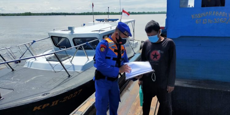 Sat Polair Polres Tanjung Balai Gelar Patroli dan Imbau Awak Kapal Nelayan Patuhi Prokes