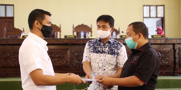 Walikota Siantar, Hefriansyah Sampaikan Pendapat Akhir Persetujuan DPRD terhadap Ranperda P-APBD menjadi Perda P-APBD 2020