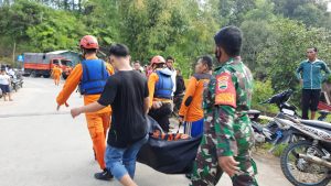 Irfan Kaloko dan Bocah 9 Tahun Hanyut di Sungai Lae Simuhur Dairi Irfan Kaloko dan Bocah 9 Tahun Hanyut di Sungai Lae Simuhur Dairi