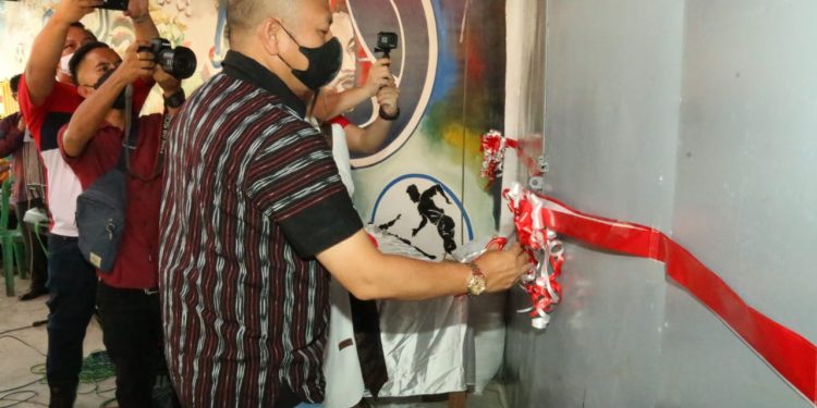 Bupati Taput Resmikan Gedung Olahraga Maverick Futsal di Desa Hapoltahan