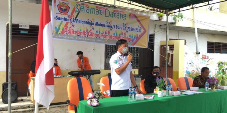 Kasat Narkoba Polres Siantar jadi Pemateri di Seminar Pelantikan Mahasiswa Baru Politeknik Gihon Kasat Narkoba Polres Siantar jadi Pemateri di Seminar Pelantikan Mahasiswa Baru Politeknik Gihon