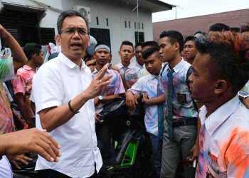 Puluhan Siswa yang Baru Usai Ujian,  Cegat Rombongan Sihar...