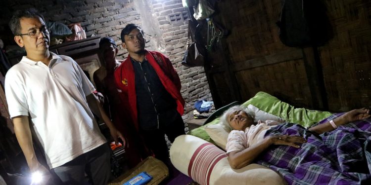 Tiga Bulan Terbaring Menderita Gangren, Sihar Ajak Syahriani Berobat ke Rumah Sakit Tiga Bulan Terbaring Menderita Gangren, Sihar Ajak Syahriani Berobat ke Rumah Sakit
