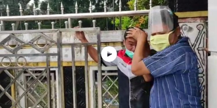 Bripka Junias Simbolon Kena Lempar Batu Saat Demo Penolakan UU Omnibus Law di Siantar Bripka Junias Simbolon Kena Lempar Batu Saat Demo Penolakan UU Omnibus Law di Siantar