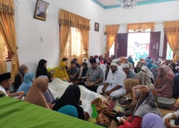 Hasim Melayat ke Rumah Duka Almarhum H Suyono, Tokoh Agama di Bangun