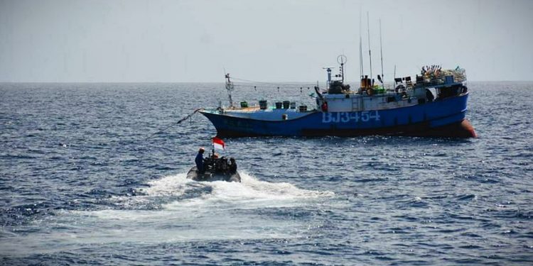 Kolonel Laut (P) Binsar Alfred Syaiful Sitorus Pimpin Penangkapan Kapal Ikan Asing Berbendera Taiwan di Laut Natuna Utara