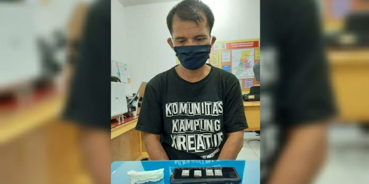 Buang Sabu di Pinggir Jalan Perwira, Leonard Rumahorbo Digiring ke Polres Siantar Buang Sabu di Pinggir Jalan Perwira, Leonard Rumahorbo Digiring ke Polres Siantar
