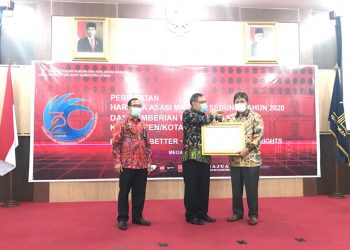 Pemko Siantar Raih Penghargaan Kota Peduli HAM dari Menkum HAM RI Pemko Siantar Raih Penghargaan Kota Peduli HAM dari Menkum HAM RI