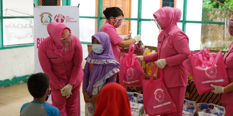 Memperingati HKGB ke-68, Bhayangkari Cabang Simalungun Berikan Bantuan Sosial ke Panti Asuhan