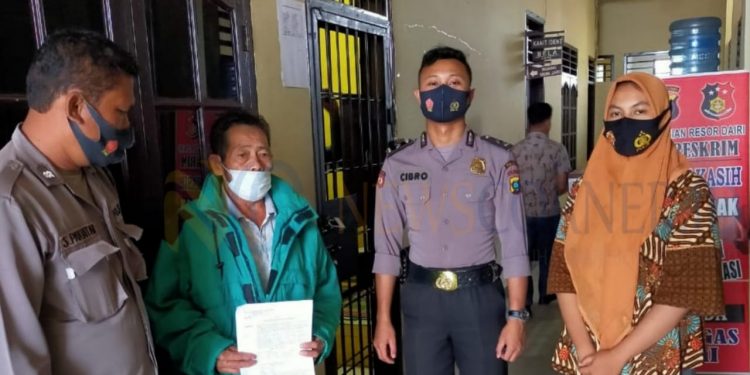 Cabuli Bocah Semarga, Duda Berusia 67 Tahun ini Meringkuk di Kantor Polisi Cabuli Bocah Semarga, Duda Berusia 67 Tahun ini Meringkuk di Kantor Polisi