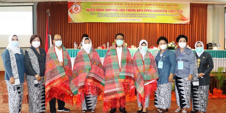 Walikota Siantar Harapkan Muscab IBI Mampu Tingkatkan Kualitas Pelayanan Bidan Walikota Siantar Harapkan Muscab IBI Mampu Tingkatkan Kualitas Pelayanan Bidan